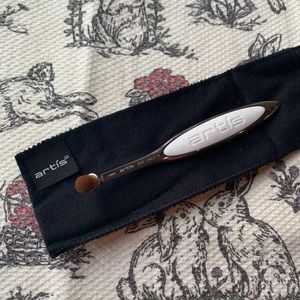 New Artis Elite Mirror Circle 1R Brush